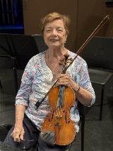 Nina Mavrinac holds her violin